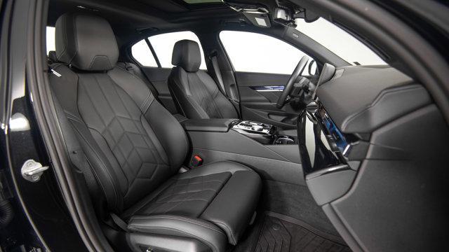 Photo of 2025 Black Sapphire Metallic BMW i5