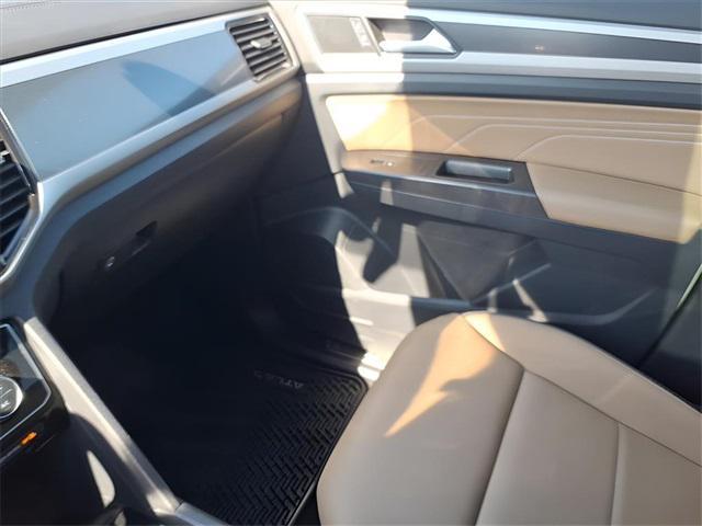Photo of 2022 Pure White Volkswagen Atlas Cross Sport