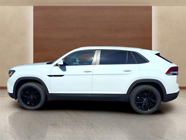 Photo of 2022 Pure White Volkswagen Atlas Cross Sport