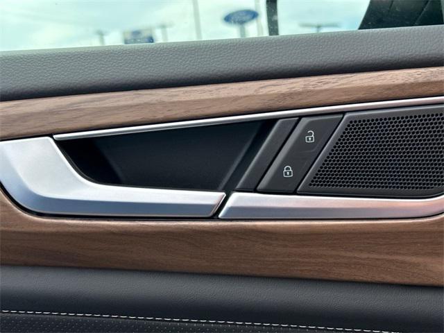 Photo of 2025 Mountain Lake B Volkswagen Atlas