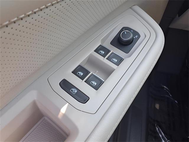 Photo of 2024 Platinum Gray Volkswagen Atlas