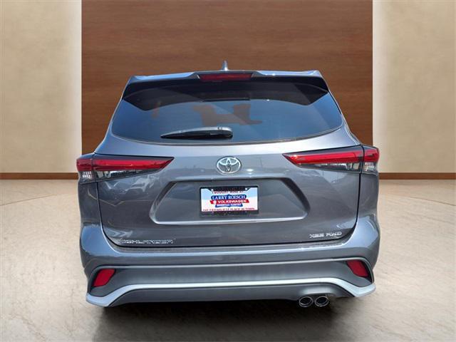 Photo of 2021 Grey Toyota Highlander