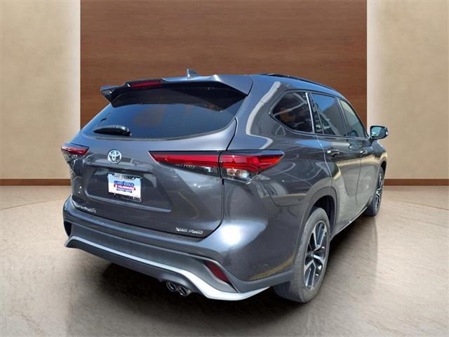 Photo of 2021 Grey Toyota Highlander