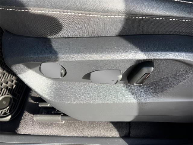 Photo of 2021 Pure White Volkswagen Atlas