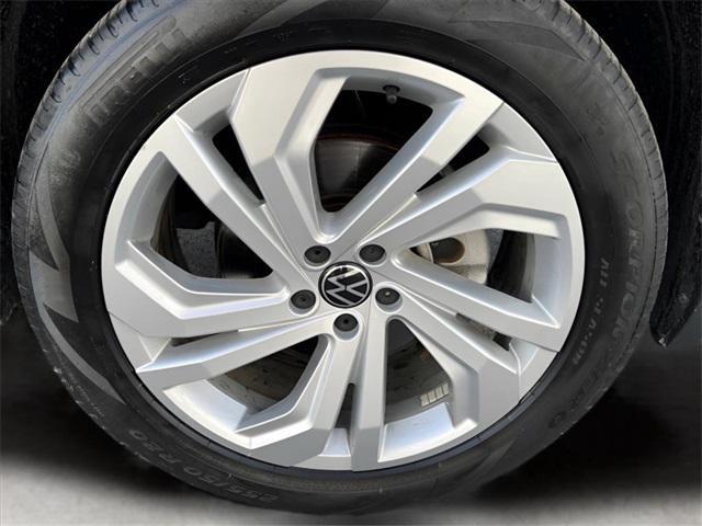 Photo of 2021 Pure White Volkswagen Atlas