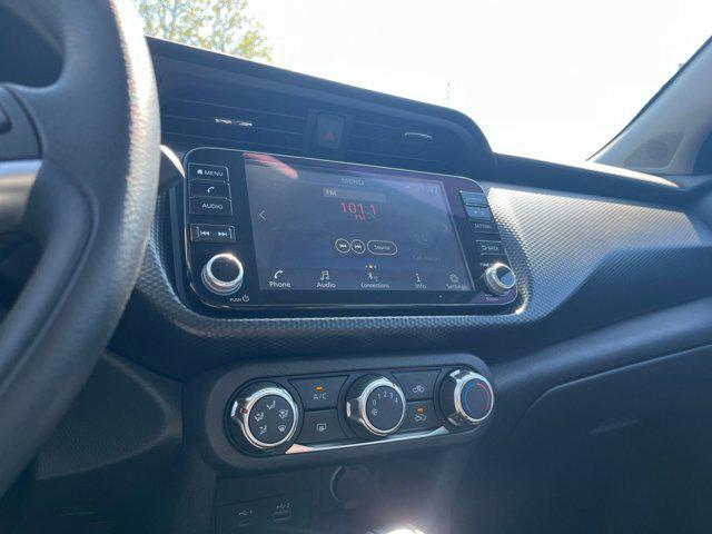 Photo of 2024 Electric Blue Metallic Nissan Kicks