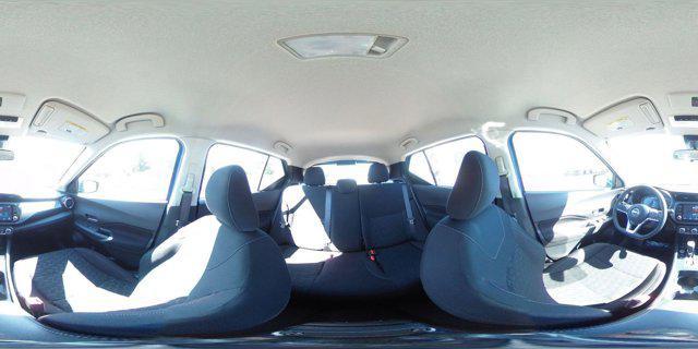 Photo of 2024 Electric Blue Metallic Nissan Kicks