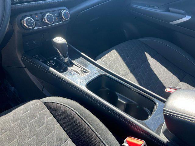 Photo of 2024 Electric Blue Metallic Nissan Kicks