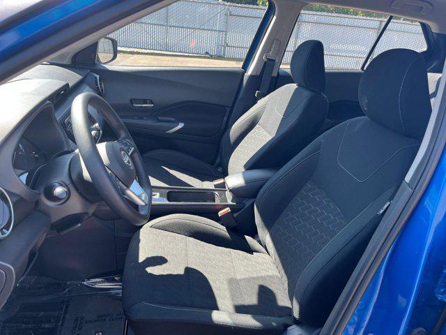 Photo of 2024 Electric Blue Metallic Nissan Kicks