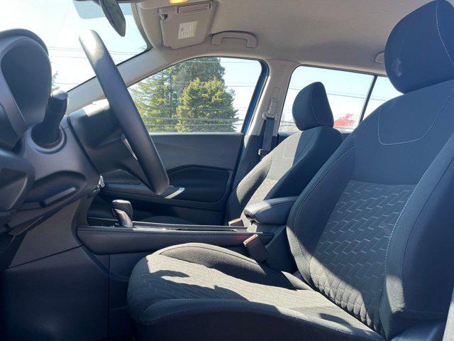 Photo of 2024 Electric Blue Metallic Nissan Kicks