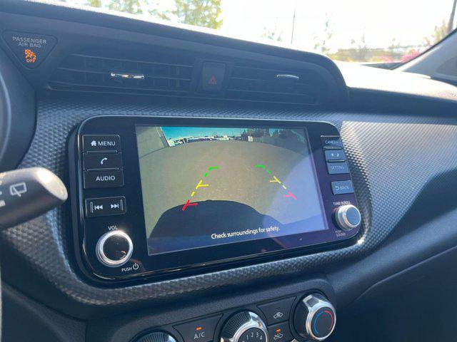 Photo of 2024 Electric Blue Metallic Nissan Kicks