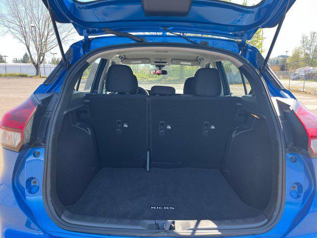 Photo of 2024 Electric Blue Metallic Nissan Kicks