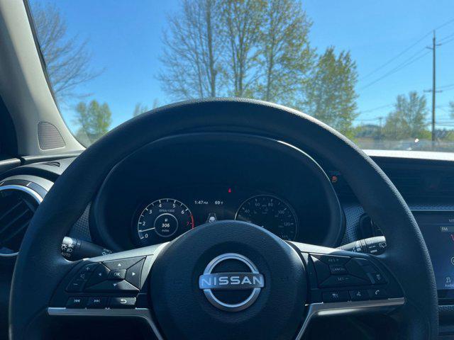 Photo of 2024 Electric Blue Metallic Nissan Kicks