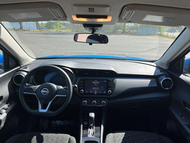 Photo of 2024 Electric Blue Metallic Nissan Kicks
