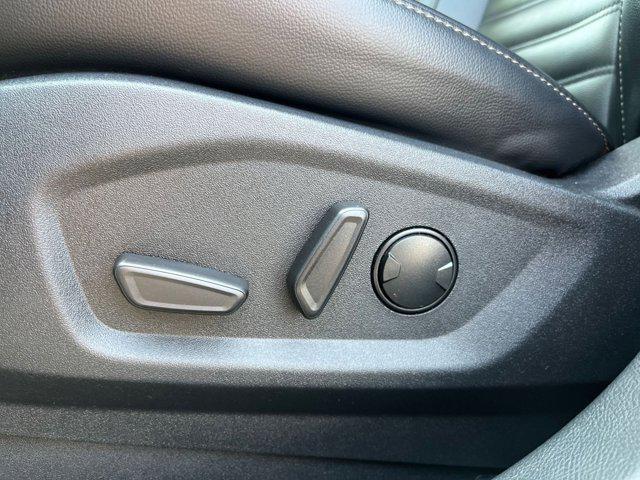 Photo of 2024 Iconic Silver Metallic Ford Edge