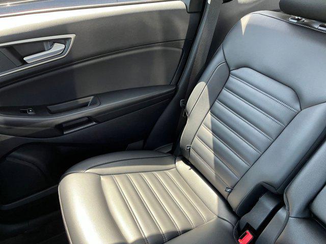 Photo of 2024 Iconic Silver Metallic Ford Edge