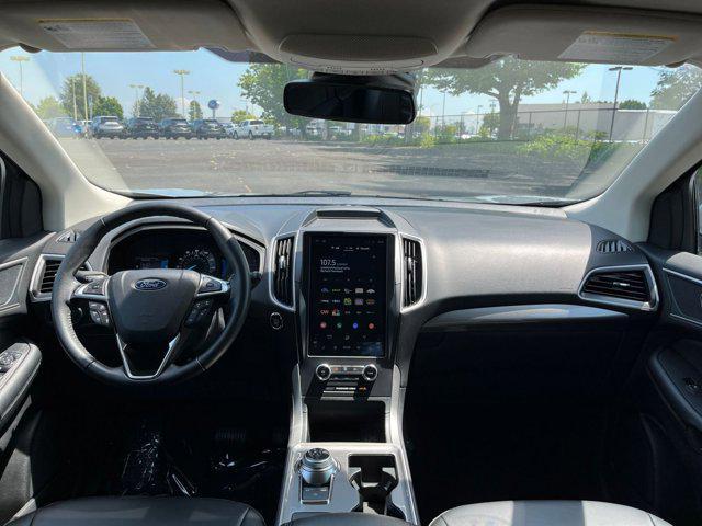 Photo of 2024 Iconic Silver Metallic Ford Edge