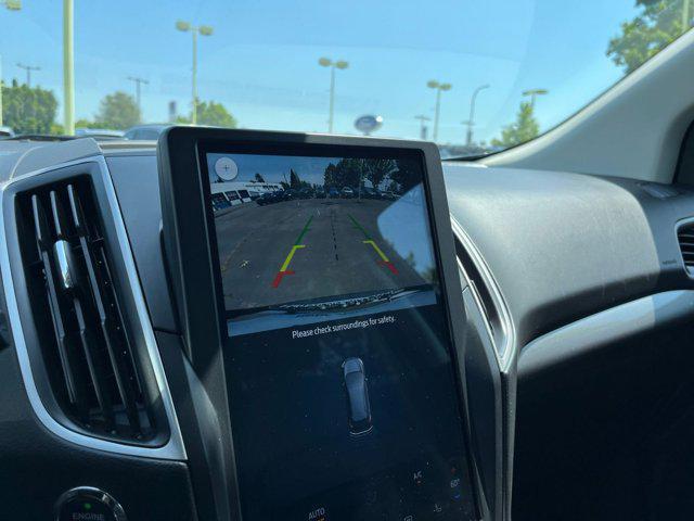 Photo of 2024 Iconic Silver Metallic Ford Edge