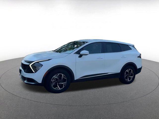 Photo of 2024 Snow White Pearl Kia Sportage