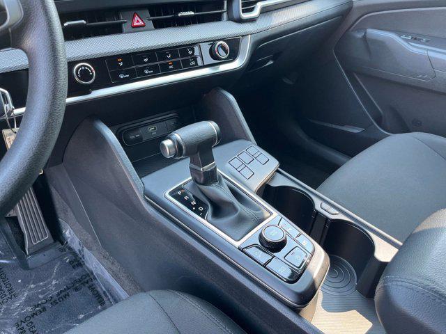 Photo of 2024 Snow White Pearl Kia Sportage