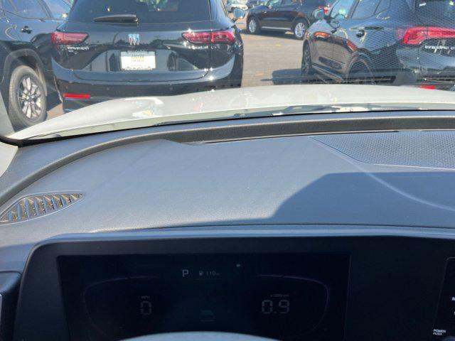 Photo of 2024 Snow White Pearl Kia Sportage