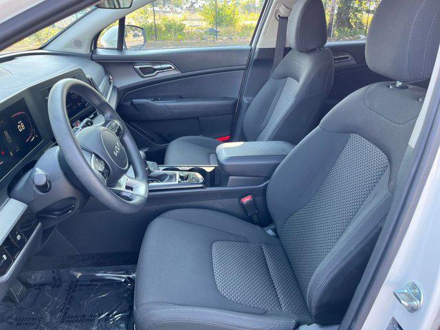 Photo of 2024 Snow White Pearl Kia Sportage
