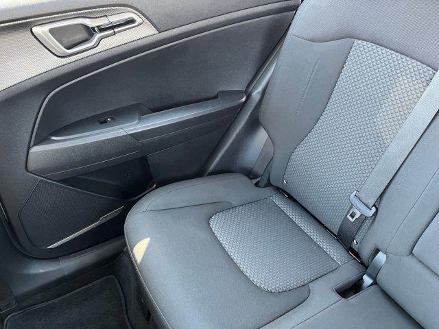 Photo of 2024 Snow White Pearl Kia Sportage