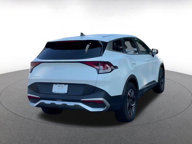 Photo of 2024 Snow White Pearl Kia Sportage