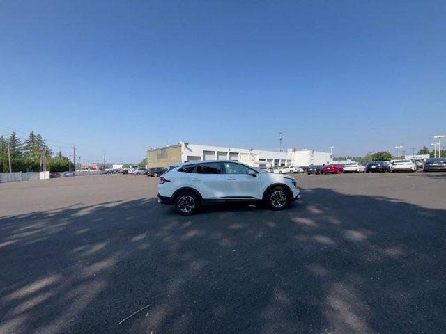 Photo of 2024 Snow White Pearl Kia Sportage