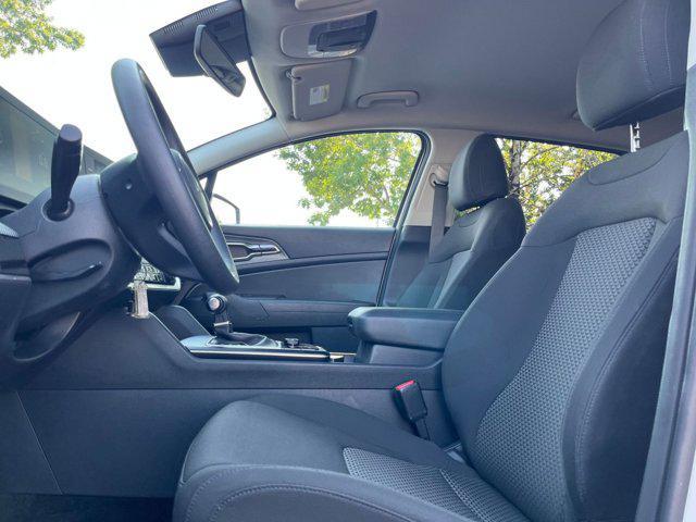 Photo of 2024 Snow White Pearl Kia Sportage