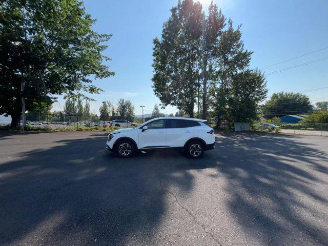 Photo of 2024 Snow White Pearl Kia Sportage
