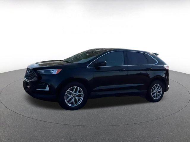 Photo of 2024 Agate Black Metallic Ford Edge