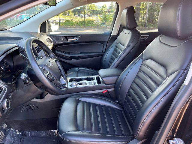 Photo of 2024 Agate Black Metallic Ford Edge