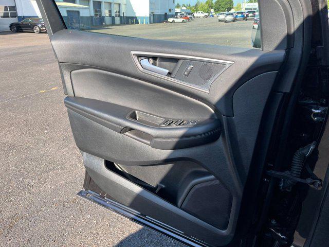Photo of 2024 Agate Black Metallic Ford Edge