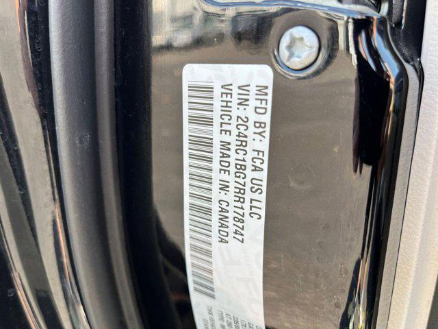 Photo of 2024 Diamond Black Crystal Pearlcoat Chrysler Pacifica
