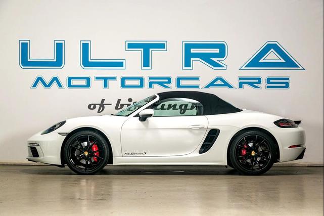Photo of 2018 Guards Red Porsche 718 Boxster