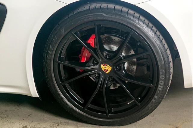 Photo of 2018 Guards Red Porsche 718 Boxster