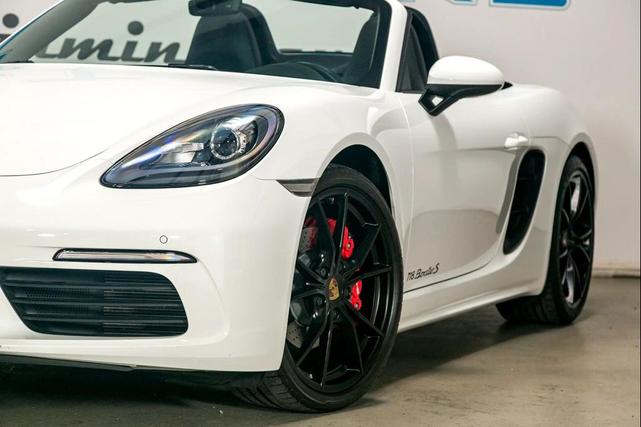 Photo of 2018 Guards Red Porsche 718 Boxster