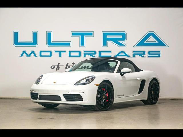 Photo of 2018 Guards Red Porsche 718 Boxster