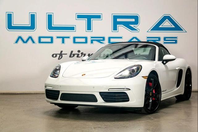 Photo of 2018 Guards Red Porsche 718 Boxster