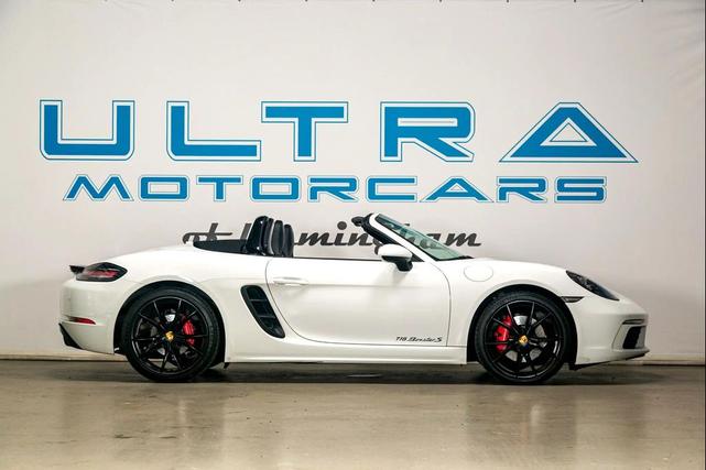 Photo of 2018 Guards Red Porsche 718 Boxster