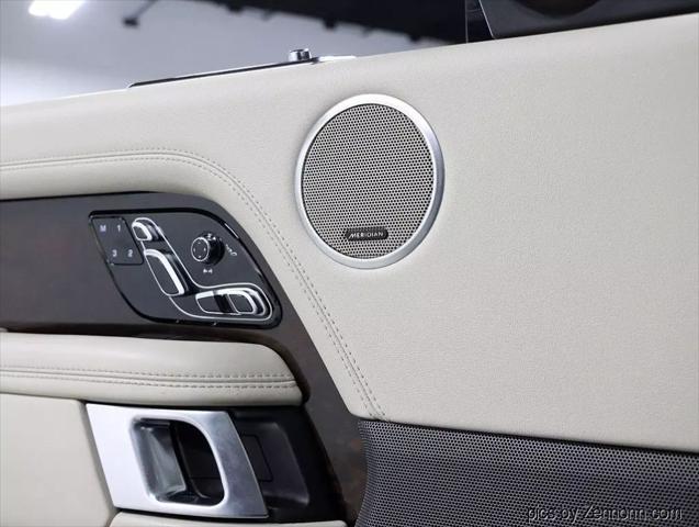 Photo of 2018 White Land Rover Range Rover