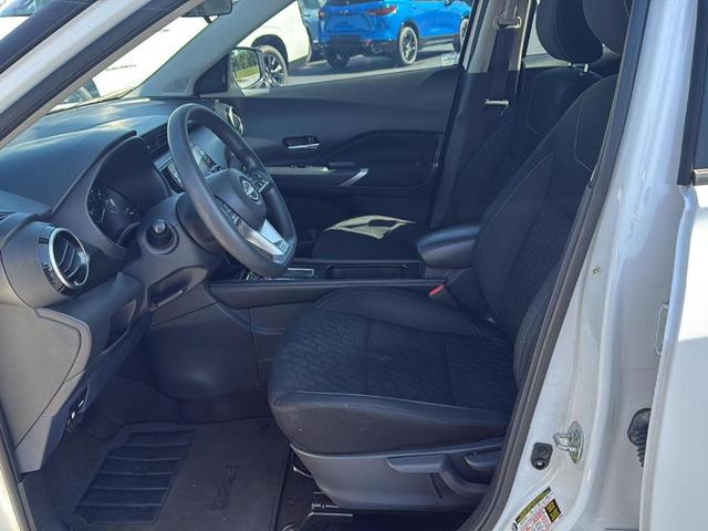 Photo of 2022 Aspen White Nissan Kicks