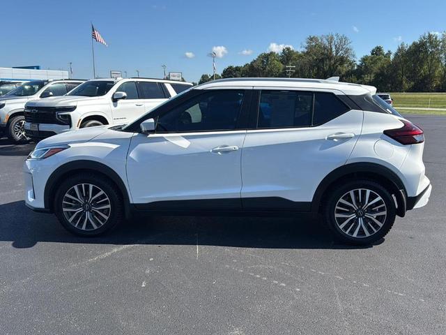 Photo of 2022 Aspen White Nissan Kicks