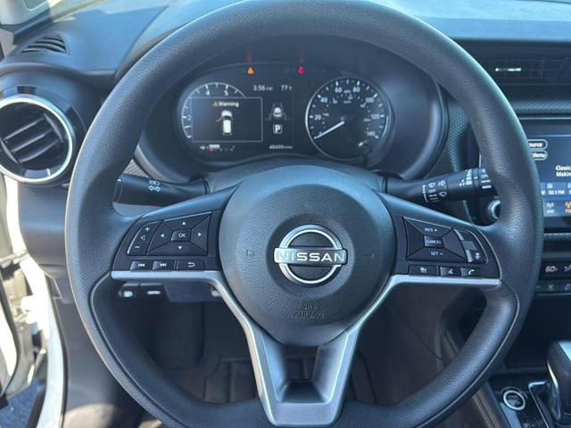Photo of 2022 Aspen White Nissan Kicks