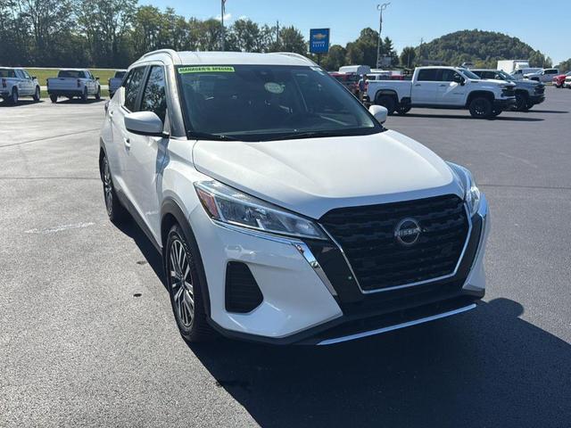 Photo of 2022 Aspen White Nissan Kicks