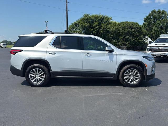 Photo of 2022 Silver Ice Metallic Chevrolet Traverse