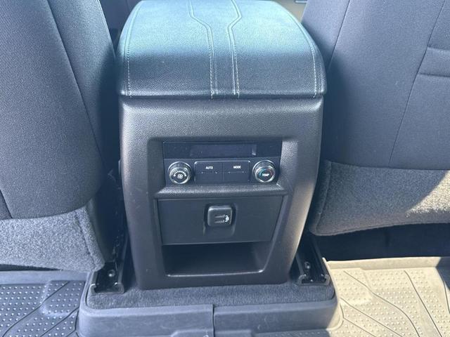 Photo of 2022 Silver Ice Metallic Chevrolet Traverse
