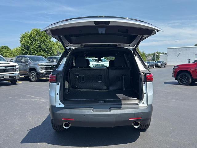 Photo of 2022 Silver Ice Metallic Chevrolet Traverse