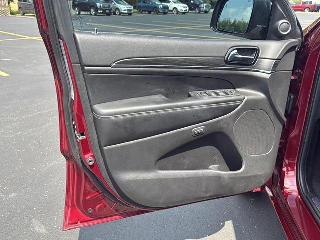 Photo of 2021 Velvet Red Pearlcoat Jeep Grand Cherokee